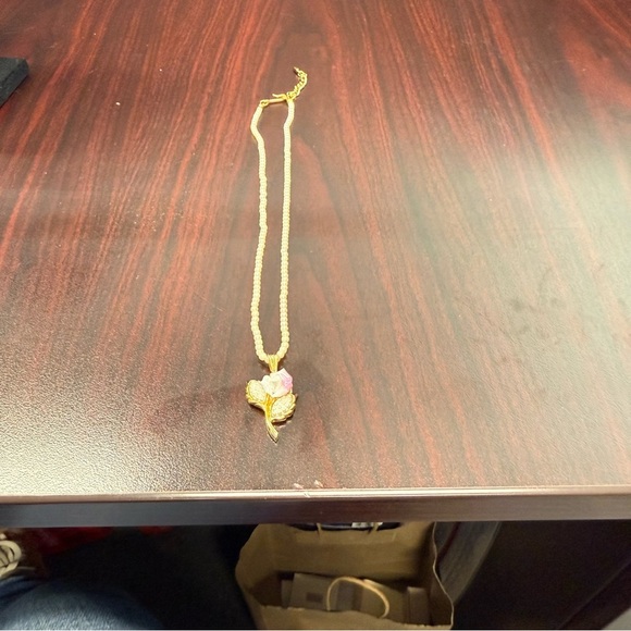 Avon “Porcelain Blossom” Gold and Pink Necklace with Heart Pendant NIB 1991 - Picture 2 of 9